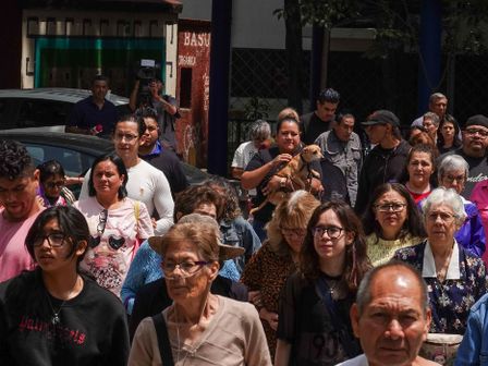 Evacua y resguárdate durante un evento sísmico.