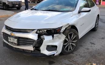 Retorna y quita derecho de paso en colonia Los Geranios.