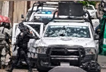 De acuerdo con los informes oficiales seis policías quedaron heridos y un joven civil que estaba en la zona | Redes Sociales