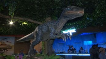 Los animatronics se mueven y emiten sonidos de dinosaurio.