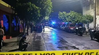 Toda la calle fue acordonada tras el ataque a balazos / Vicente Torres Alfaro