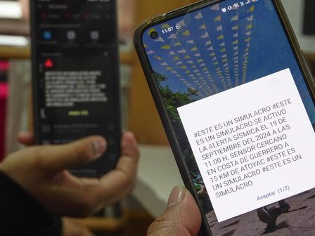Cuando se activa la alerta sísmica, los teléfonos celulares suenan | Cuartoscuro