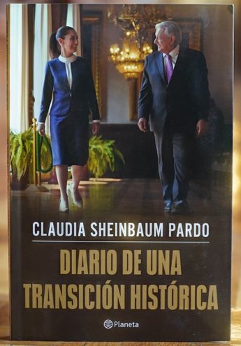 La portada del libro de Sheinbaum muestra a la presidenta al lado del expresidente López Obrador | Presidencia de México