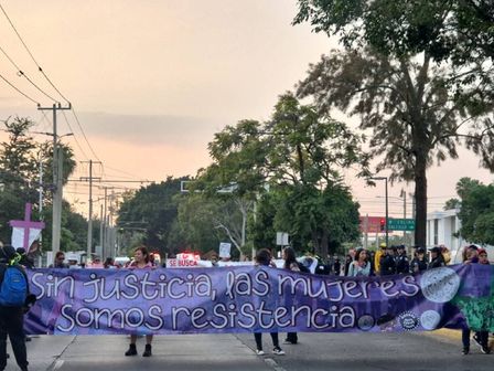 Mujeres marchan por el 25N en Guadalajara