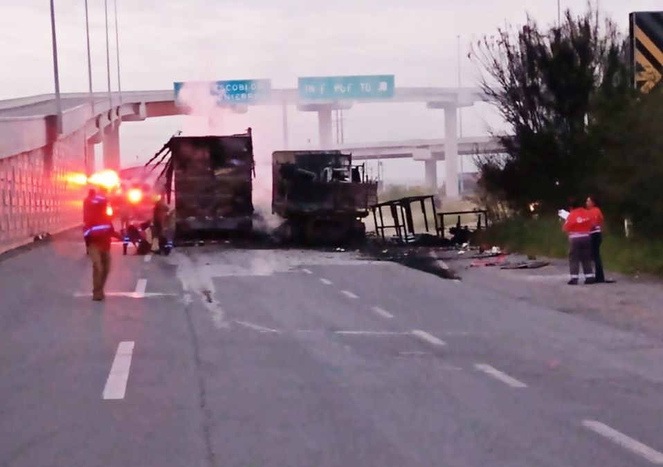 Choque de tráileres termina en incendio en la Carretera a Colombia. | Fabricio Gallegos