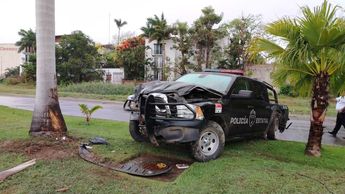 Patrulla de la policía tras accidente / Juan Carlos Munguía