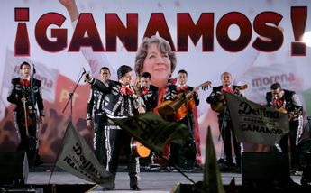 Llevan mariachi a festejo de Delfina Gómez/ Ariel Ojeda