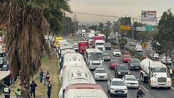 Transportistas en la México- Querétaro / Estrella Álvarez