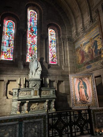 Virgen de Guadalupe en Montmartre./ (Karen Guzmán)