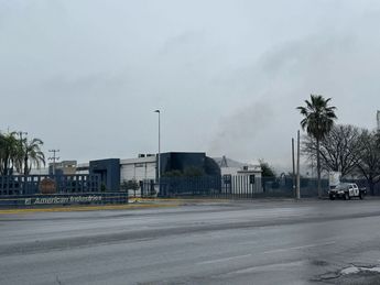 Autoridades permanecen en el sitio del incendio tras 24 horas del mismo. | Fabricio Gallegos