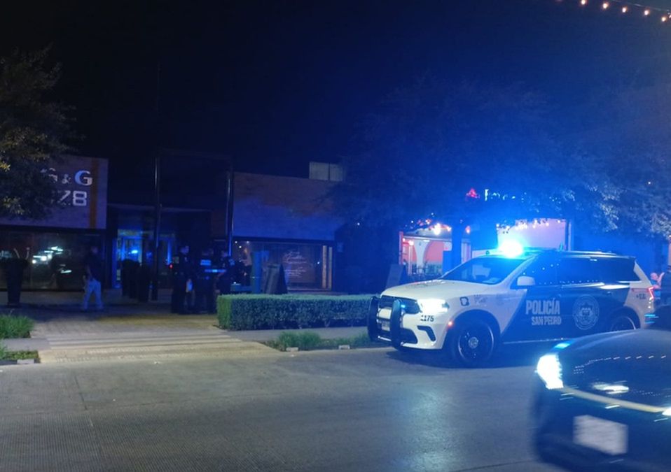 Al sitio arribaron de inmediato elementos de la Policía Municipal de San Pedro | Lolita Lastra