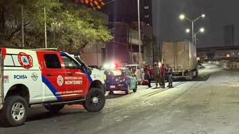 Cuerpos de rescate acudieron para atender el percance en el bulevar Antonio L Rodríguez. | Ángel Mercado