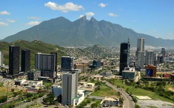 La ciudad de Monterrey se encuentra rodeada de imponentes cadenas montañosas como la Sierra Madre Oriental. | Archivo