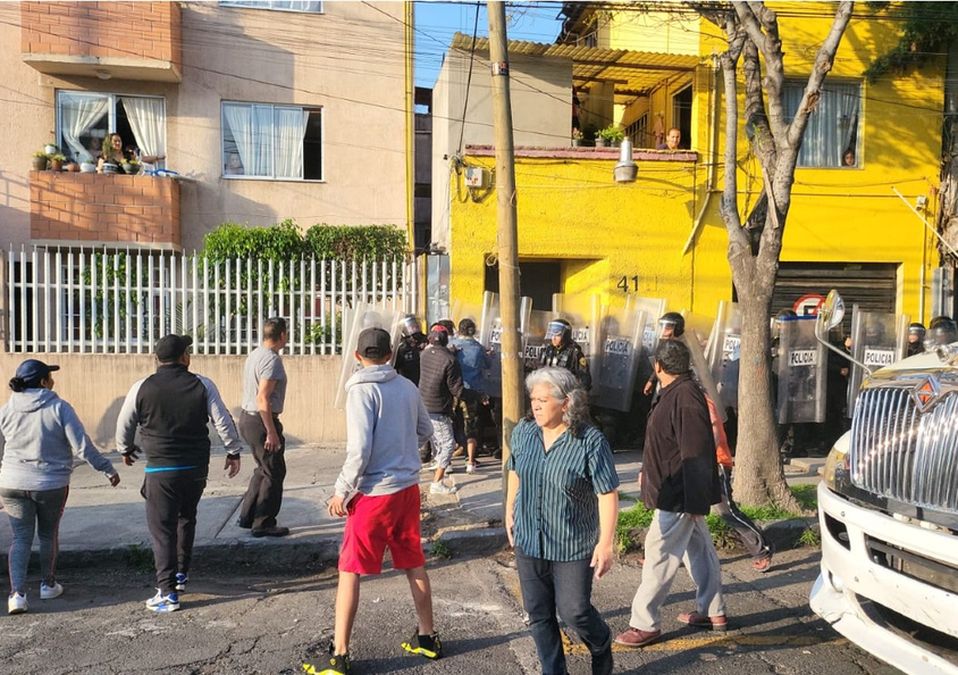 Los vecinos consideraron que el desalojo de policías de la CdMx era ilegal. / Ramón Ramírez