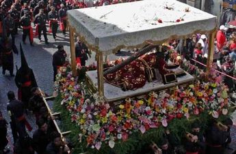 Cada año, más de cien mil personas participan en la Procesión de Viernes Santo en Puebla | Melanie Torres