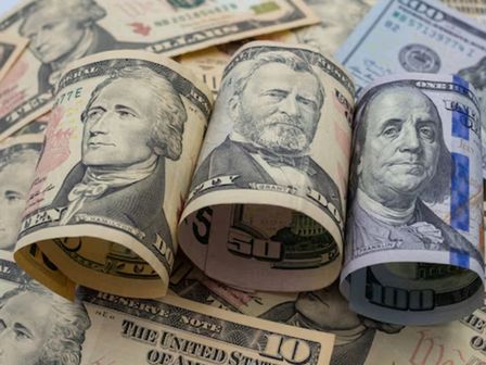 El valor del peso frente al dólar cambia sus valores cada minuto | Freepik