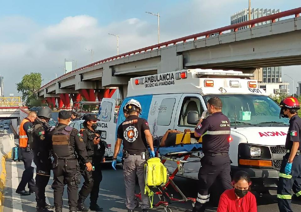 Joven resulta lesionado tras ser atropellado en la avenida Morones Prieto. | Erik Rocha