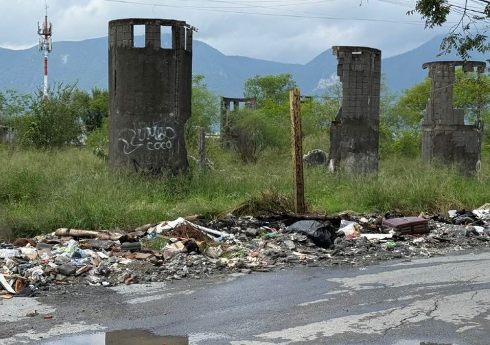 El hombre fue atrapado por kilos de concreto.| Especial