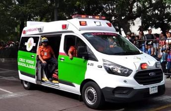 Paramédicos de la Cruz Verde arribaron al lugar para brindar atención prehospitalaria | Universidad de Guadalajara