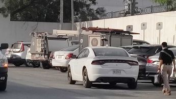 Agentes ministeriales y peritos de la Fiscalía de Nuevo León acudieron al Parque Alamey para investigar lo sucedido. | Agustín Martínez