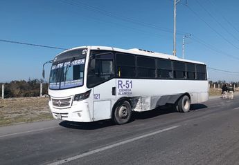 Un camión de la ruta urbana 51 también quedó dañado tras el percance. | Erik Solheim Rocha