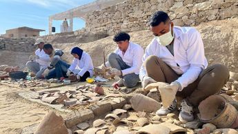 Los arqueólogos también descubrieron hornos de pan, cocinas y herramientas de molienda de piedra | Reuters: Sayed Sheashaa
