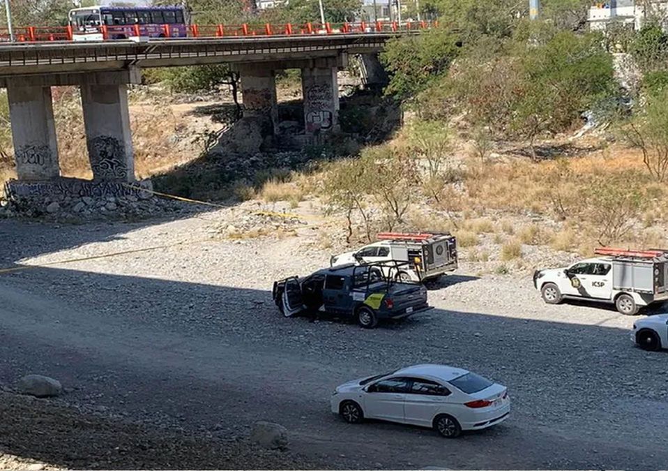 Encuentran el cuerpo de una joven con heridas en el río Santa Catarina