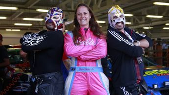 El Speed Fest 2025 combinó la adrenalina de las carreras con espectáculos de lucha libre y música en vivo. (Mónica Ramos)