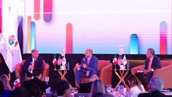 Se llevó a cabo el panel El futuro de la relación México-Estados Unidos: aranceles y revisión de TMEC. | Jorge López