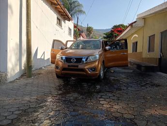 Los vehículos quedaron con visibles daños por impactos de bala. | FGR