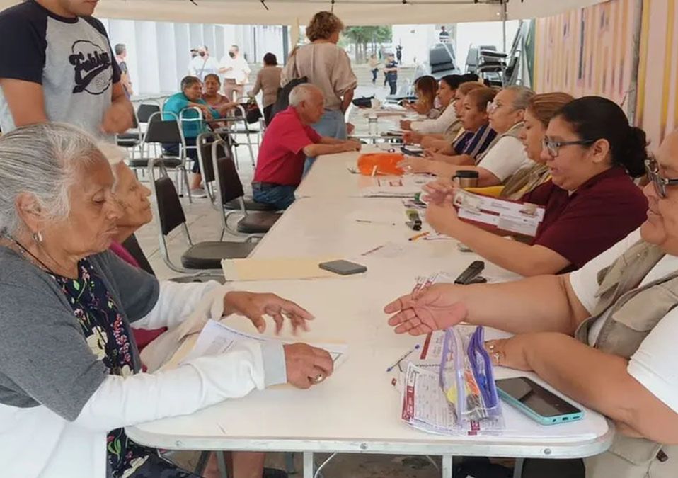 Continúa trámite para cambio de tarjeta de pensión del Bienestar en Monterrey