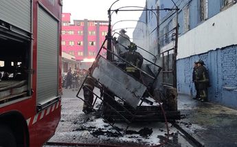 Se incendia carro en Cdmx/ Carlos Tejeda