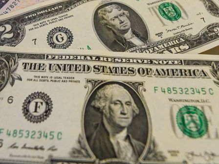 El valor del peso frente al dólar varía diariamente | Cuartoscuro