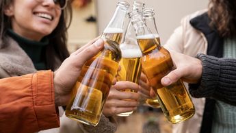 La ley seca se duele aplicar en eventos públicos masivos para evitar altercados. | Freepik