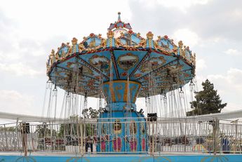 Sillas giratorias, entre los juegos mecánicos de la Feria de Puebla 2024 / Agencia Es Imagen