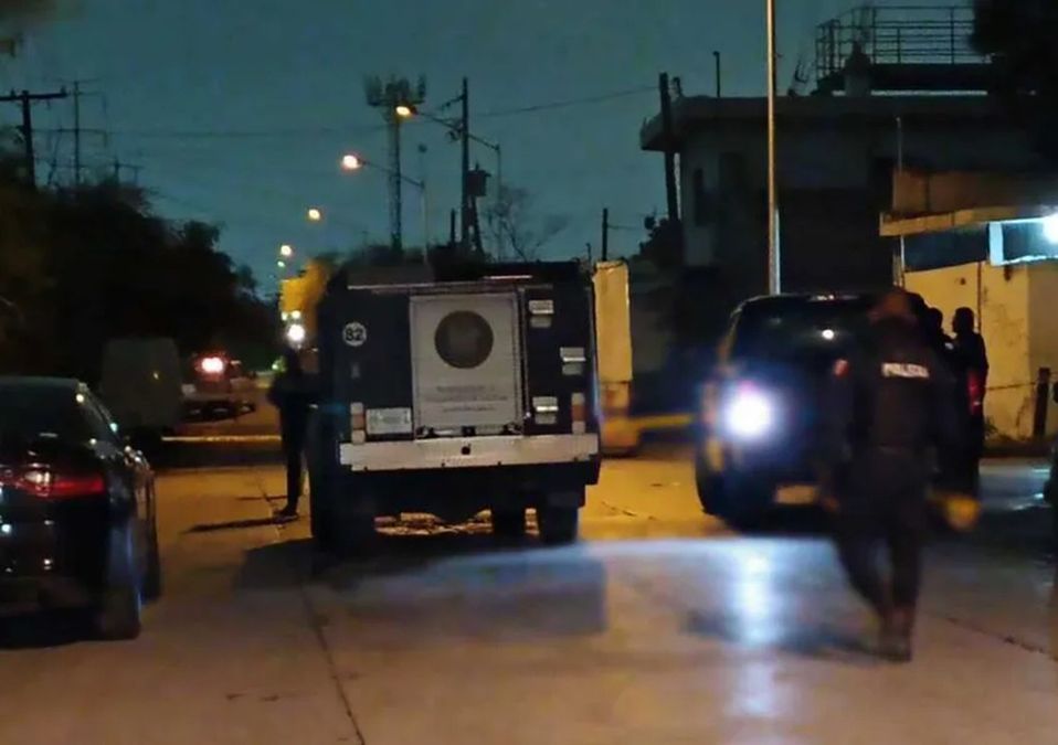 Hallan cuerpo encobijado en calles de San Nicolás