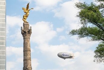 El Zeppelin se logró ver en varios puntos de la Ciudad de México/ @e_lozanog