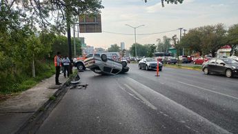 Se informó que el conductor del automóvil sólo sufrió algunas raspaduras. | Fabricio Gallegos