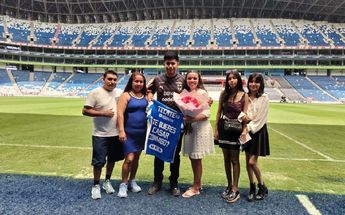 Le piden matrimonio a regia en Estadio BBVA | Cortesía Facebook