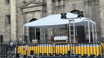 Feligreses se reúnen frente a la Catedral de Guadalajara para participar en la misa de patrocinio de la Virgen de Zapopan. Crédito: Cortesia
