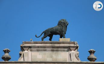 León del arco de la Calzada / Dany Béjar