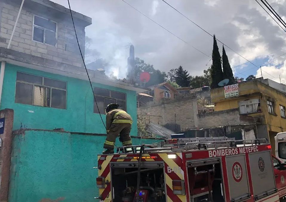 Muere hombre por explosión de pirotecnia en una casa en Metepec, Edomex
