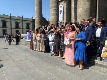 Pablo Lemus anuncia estimulo economico para las maestras y maestros del estado de Jalisco por su trayectoria | Fatima Briceño