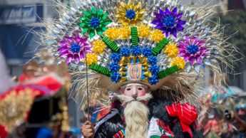 Indio serrano del carnaval de Huejotzingo / Metadata Network