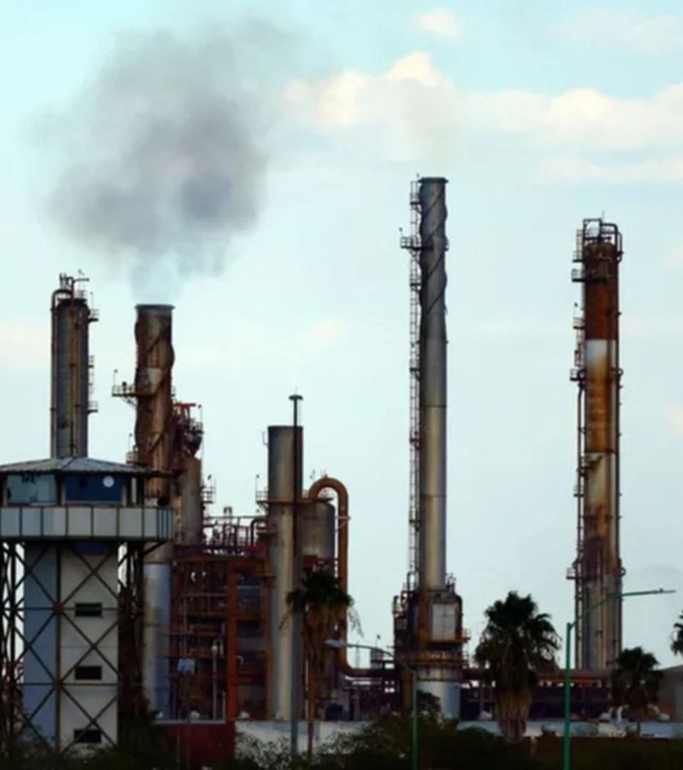 Nuevo León pide inspección urgente a refinería de Cadereyta por olores a azufre