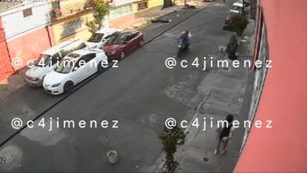 El enfermero logró ingresar a un domicilio en la calle Filiberto Gómez / captura