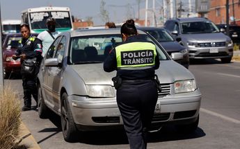 Aspectos de una agente de Tránsito en Puebla / Agencia Enfoque