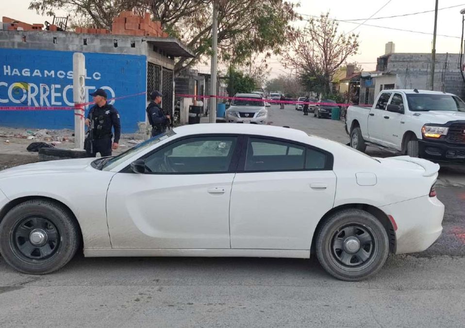 La Policía de Pesquería, así como agentes ministeriales hicieron acto de presencia en la escena. | Agustín Martínez