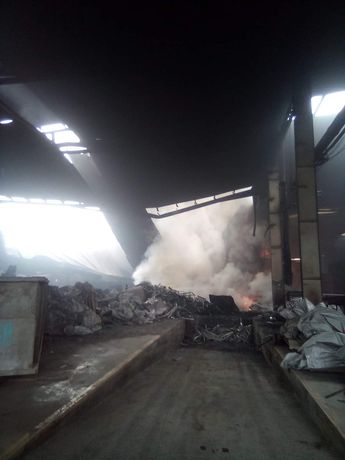 Toneladas de materia prima se incendiaron en una empresa de Escobedo. | Agustín Martínez