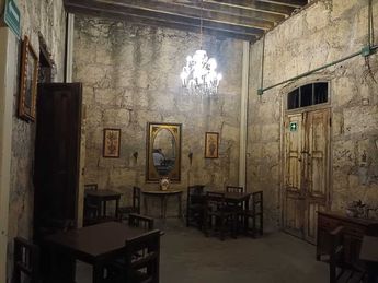 En el restaurante aún se mantienen algunos muebles de la familia Montemayor. | Israel Santacruz